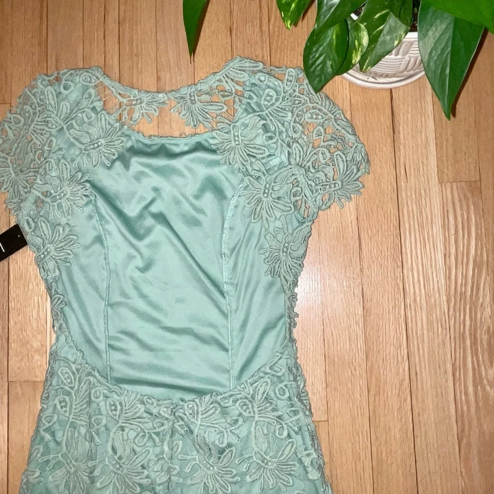 Lulu’s women’s Romance Language backless lace mint green mini dress - small NWT - Picture 10 of 12